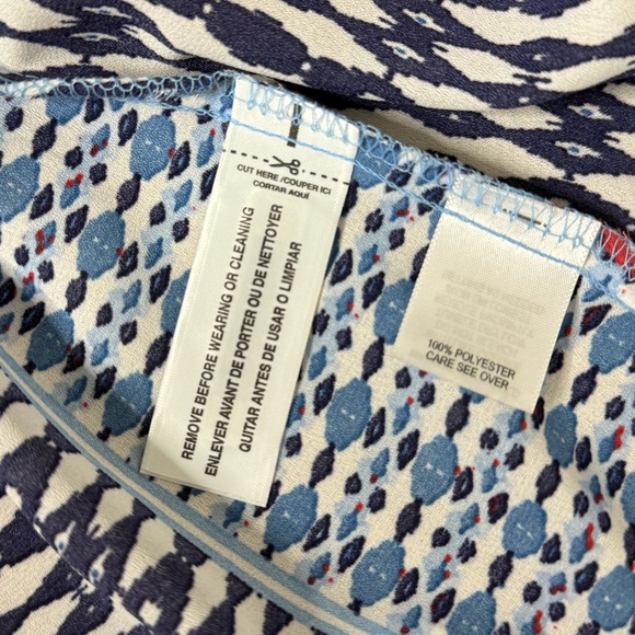 🌟 Relativity Sleeveless Blouse - Picture 4 of 4